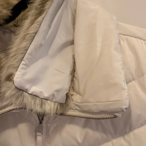 Talbots Cream Puffer Vest with Faux Fur Trim xl - Picture 3 of 8